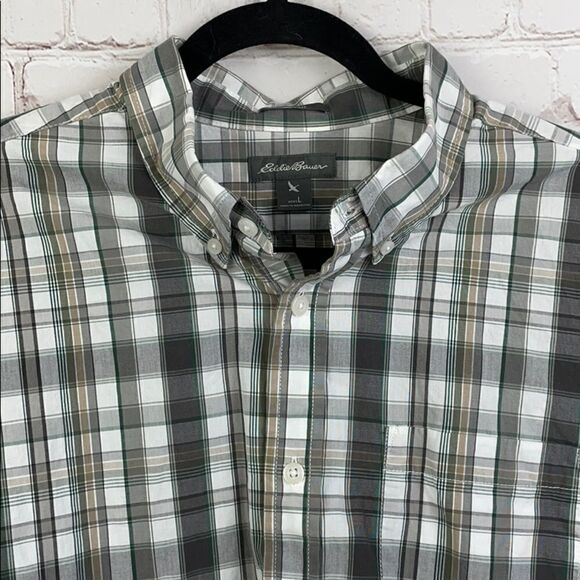 Eddie Bauer Classic Fit Casual Button Down shirt - Picture 2 of 7